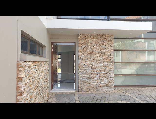4 BEDROOM TOWNHOUSE RENTED IN IZINGA RIDGE